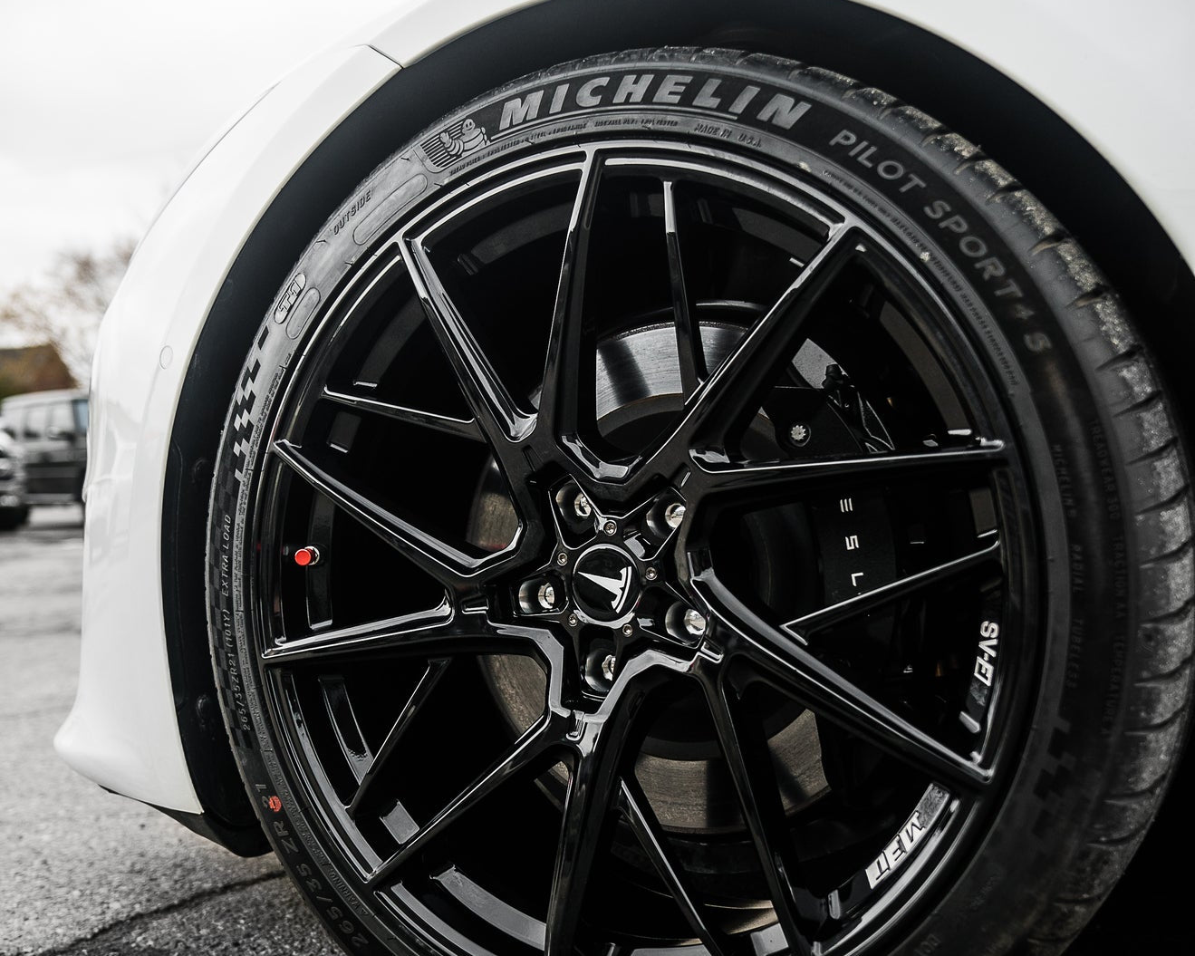 Top 5 Reasons to Choose Premier Tire Over the Competition