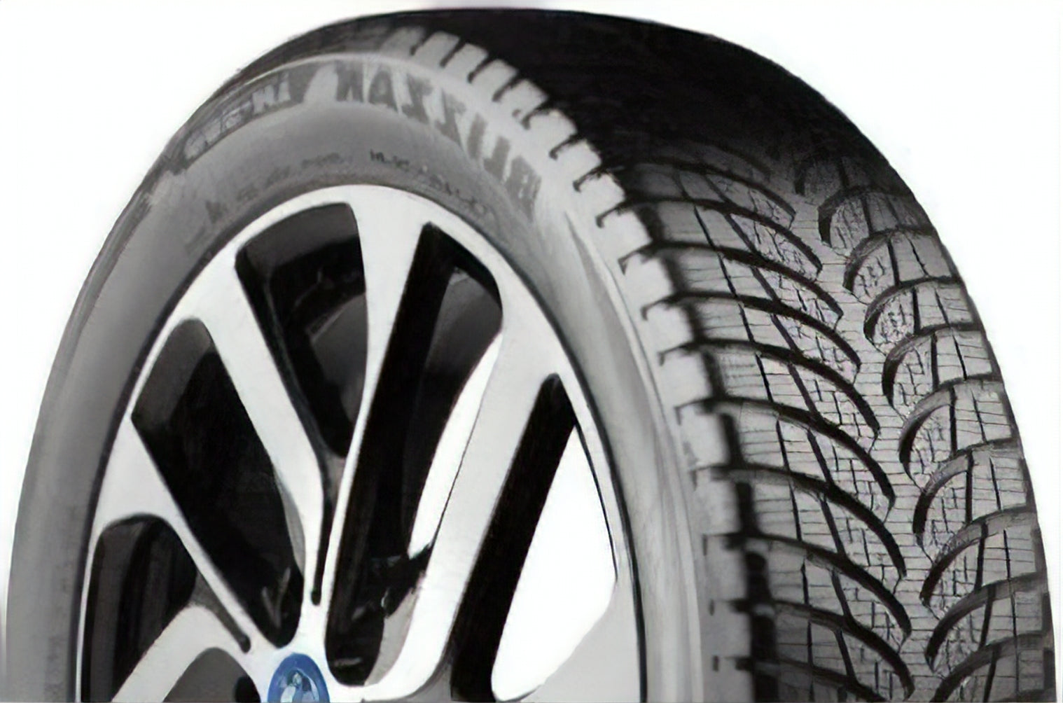 Bridgestone BLIZZAK LM-500 155/70R19 88Q XL BL - Image 2